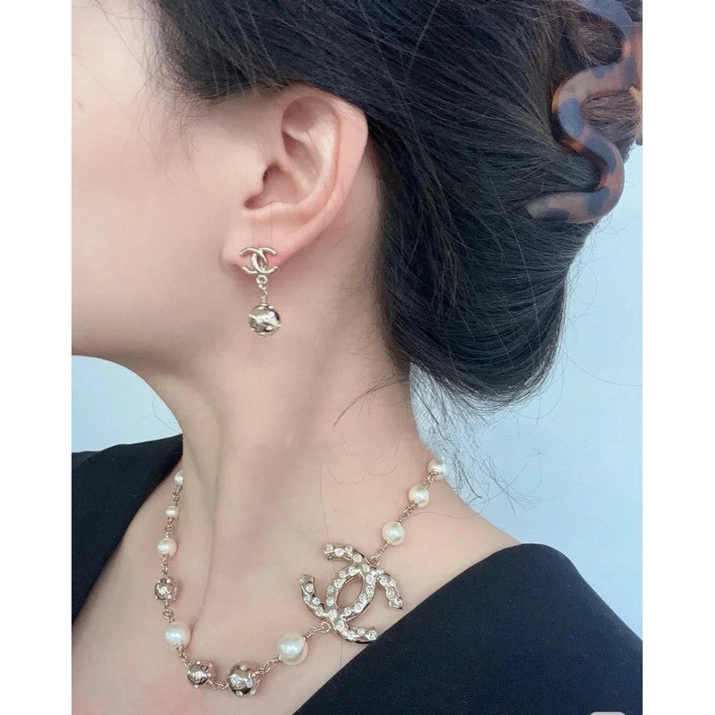 Chanel White Pearls 18K Gold Necklace